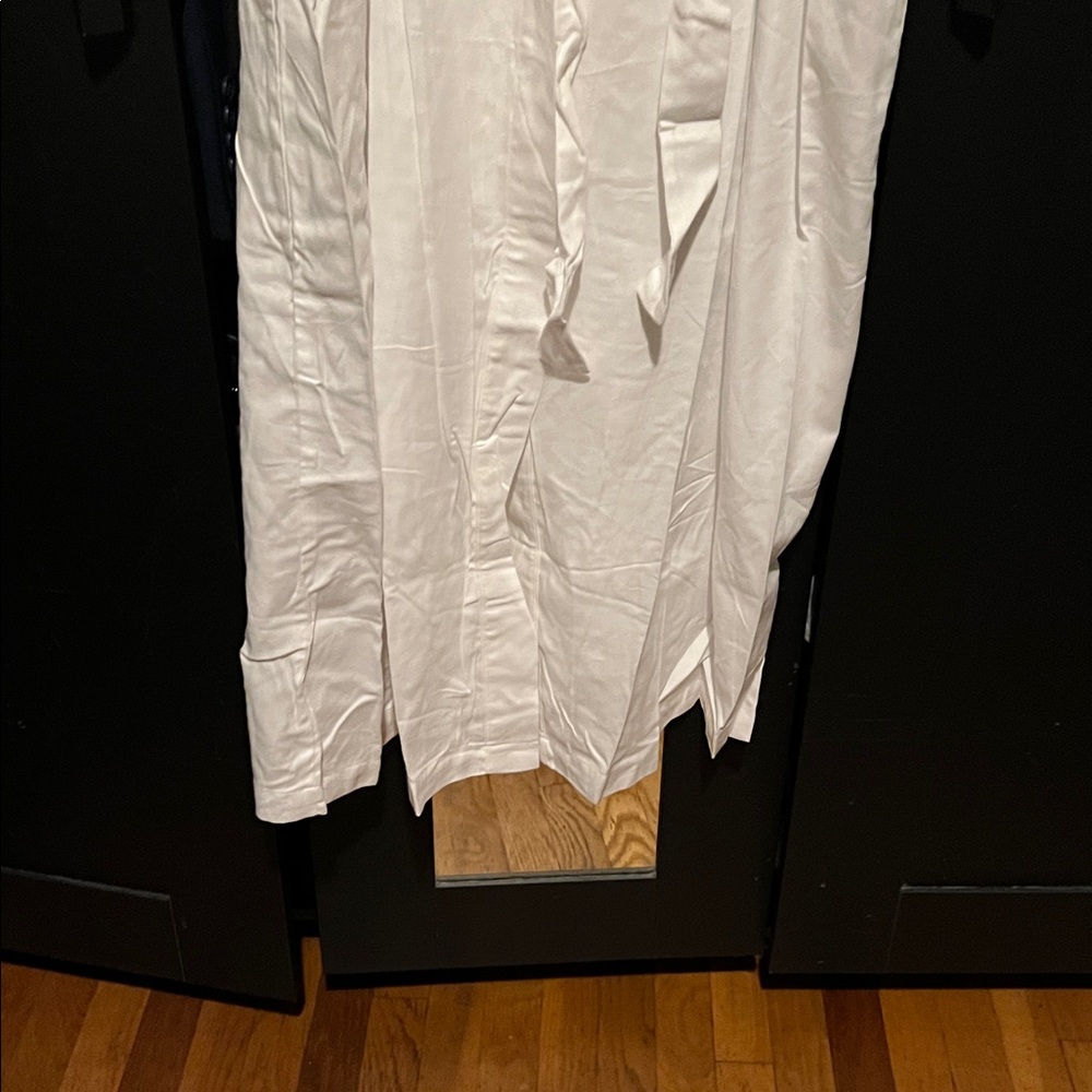 SKIMS Hotel Marble White Robe - Picture 2 of 5